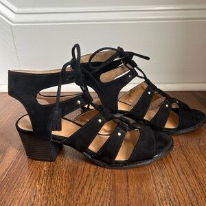 Old navy wedged sandals with ties